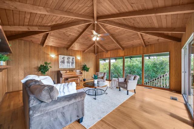 3060 Knollwood Dr, Cameron Park, CA 95682