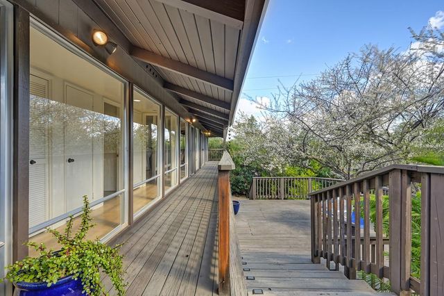 3060 Knollwood Dr, Cameron Park, CA 95682