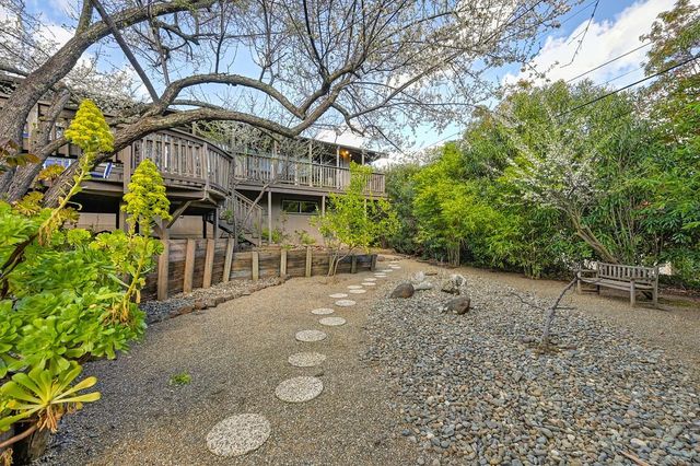 3060 Knollwood Dr, Cameron Park, CA 95682