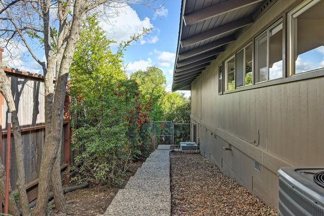 3060 Knollwood Dr, Cameron Park, CA 95682