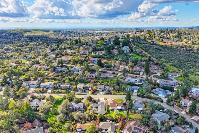 3060 Knollwood Dr, Cameron Park, CA 95682