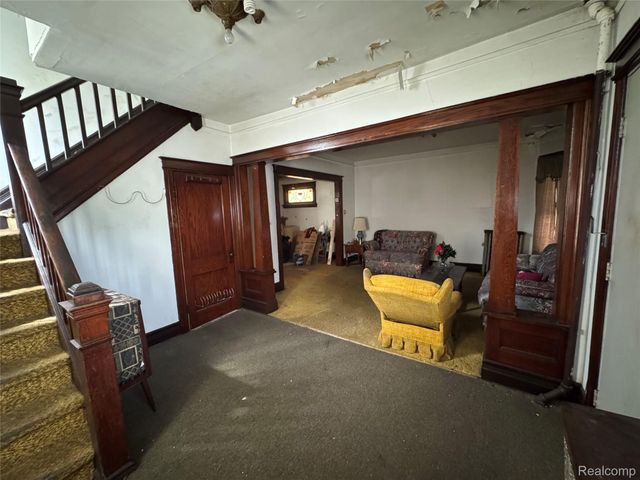 5843 Iroquois Street, Detroit, MI 48213