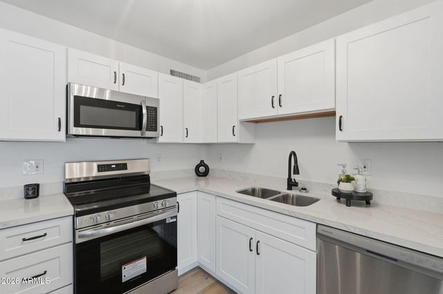 2134 E BECK Lane, Phoenix, AZ 85022