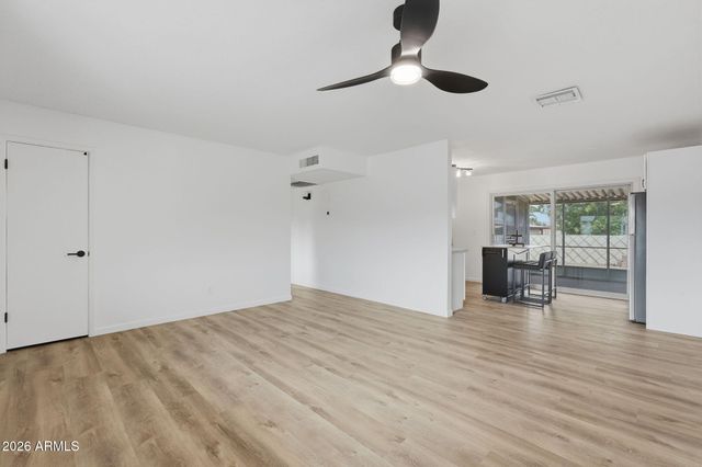 2134 E BECK Lane, Phoenix, AZ 85022