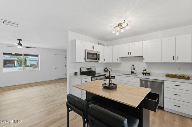 2134 E BECK Lane, Phoenix, AZ 85022