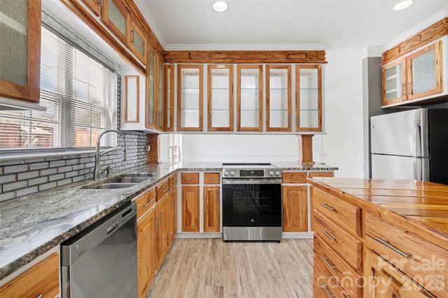 2529 Waters Vista Circle, Charlotte, NC 28213