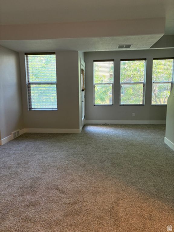 Image 15 of property listing at 162 W BARRY LINKS WAY, South Salt Lake, UT 84115