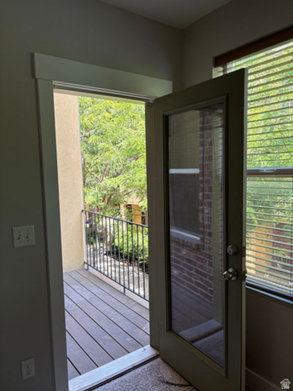 Image 4 of property listing at 162 W BARRY LINKS WAY, South Salt Lake, UT 84115