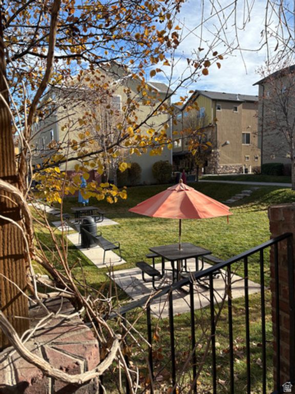 Image 5 of property listing at 162 W BARRY LINKS WAY, South Salt Lake, UT 84115