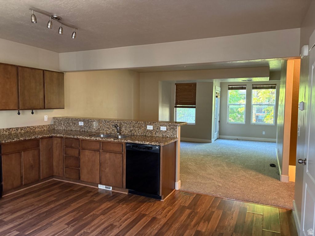 Image 10 of property listing at 162 W BARRY LINKS WAY, South Salt Lake, UT 84115
