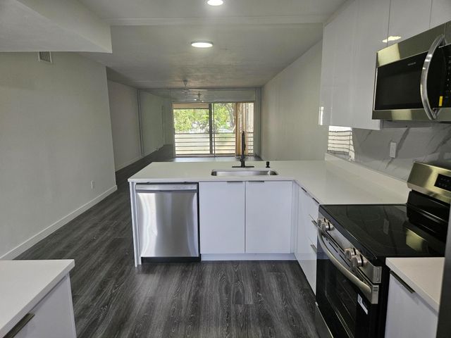 3591 Inverrary Drive 203, Lauderhill, FL 33319