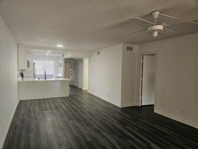 3591 Inverrary Drive 203, Lauderhill, FL 33319