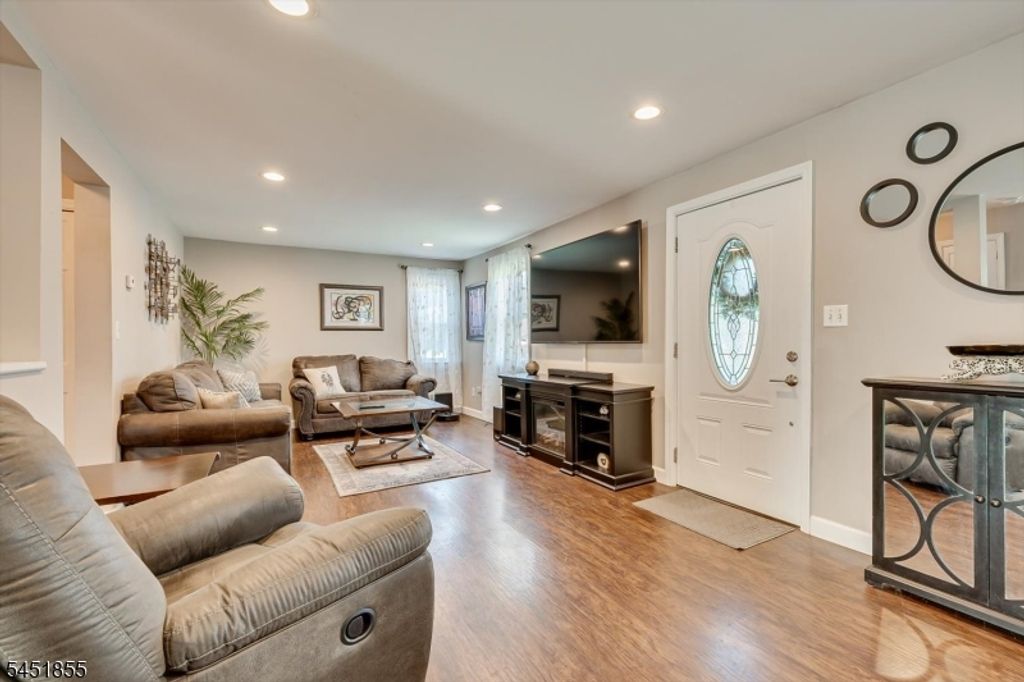 1614 Windrew Ave, South Plainfield Boro, NJ 07080 — photo 4