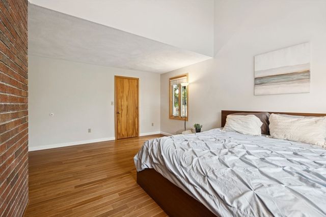 20 Murdock Rd, Stoneham, MA 02180