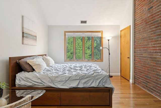 20 Murdock Rd, Stoneham, MA 02180