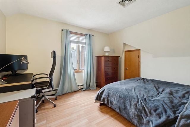 20 Murdock Rd, Stoneham, MA 02180