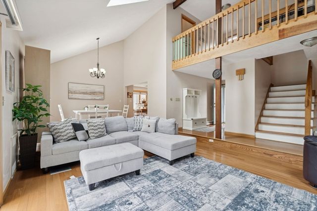 20 Murdock Rd, Stoneham, MA 02180