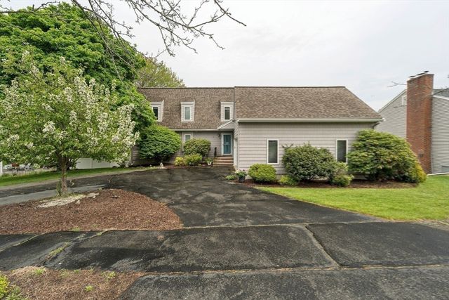 20 Murdock Rd, Stoneham, MA 02180