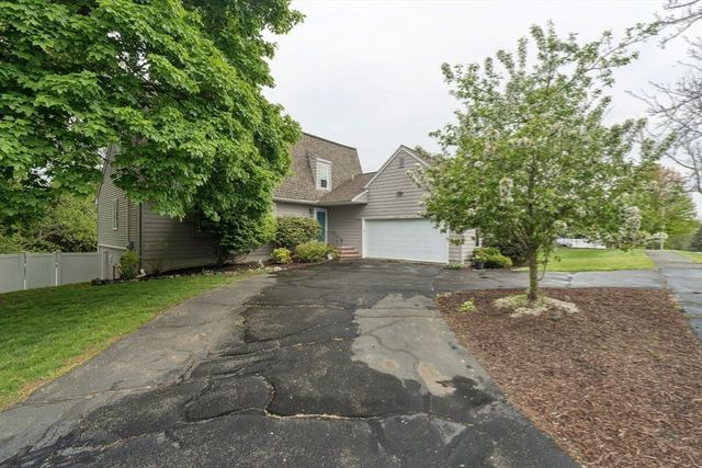 20 Murdock Rd, Stoneham, MA 02180