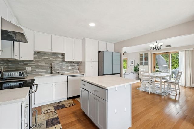 20 Murdock Rd, Stoneham, MA 02180