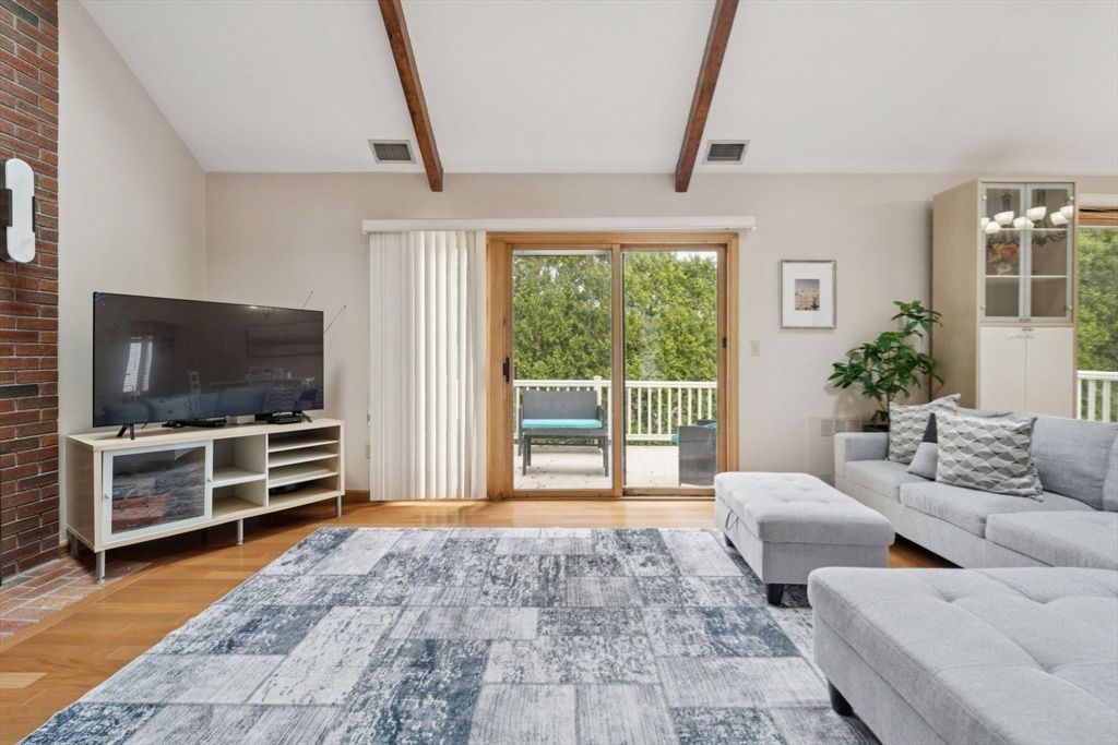 20 Murdock Rd, Stoneham, MA 02180