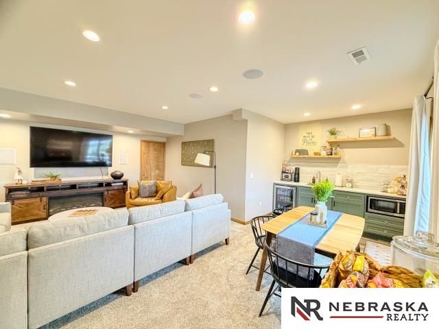 10708 S 214th Street, Gretna, NE 68028