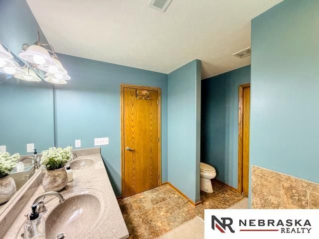 10708 S 214th Street, Gretna, NE 68028