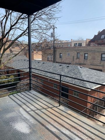 1303 W Flournoy Street 2R, Chicago, IL 60607