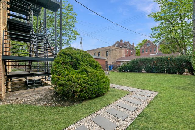 1303 W Flournoy Street 2R, Chicago, IL 60607