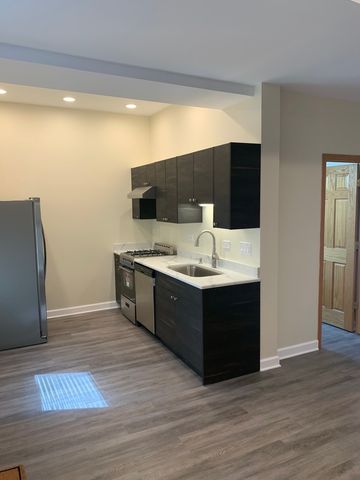 1303 W Flournoy Street 2R, Chicago, IL 60607