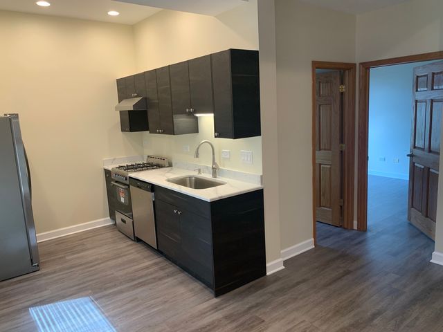 1303 W Flournoy Street 2R, Chicago, IL 60607