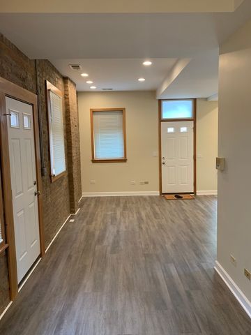 1303 W Flournoy Street 2R, Chicago, IL 60607