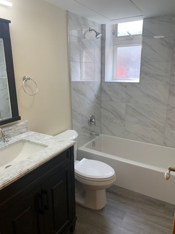 1303 W Flournoy Street 2R, Chicago, IL 60607