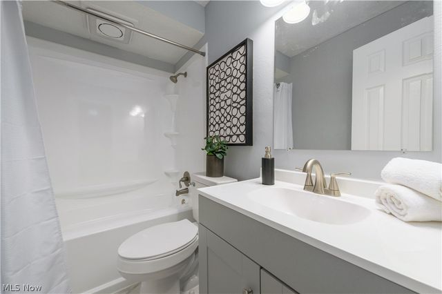 2019 Beverly Hills Drive, Richmond Heights, OH 44143