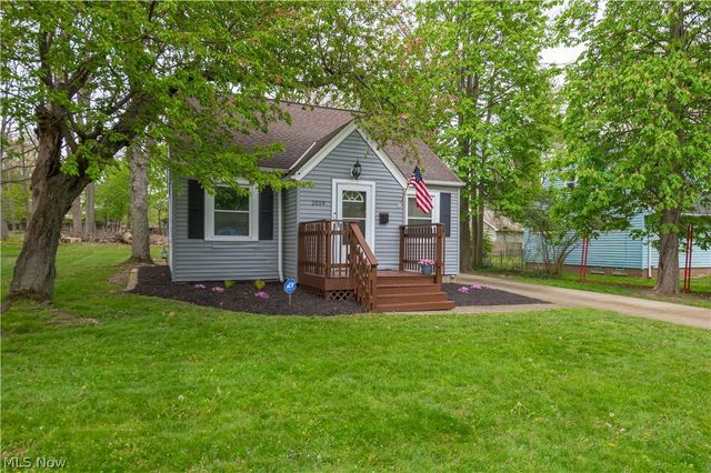 2019 Beverly Hills Drive, Richmond Heights, OH 44143