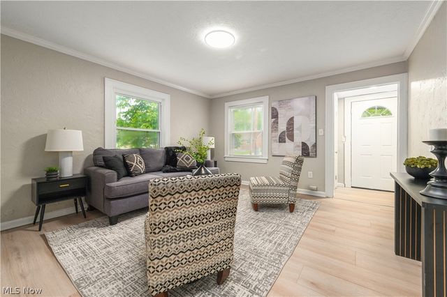 2019 Beverly Hills Drive, Richmond Heights, OH 44143