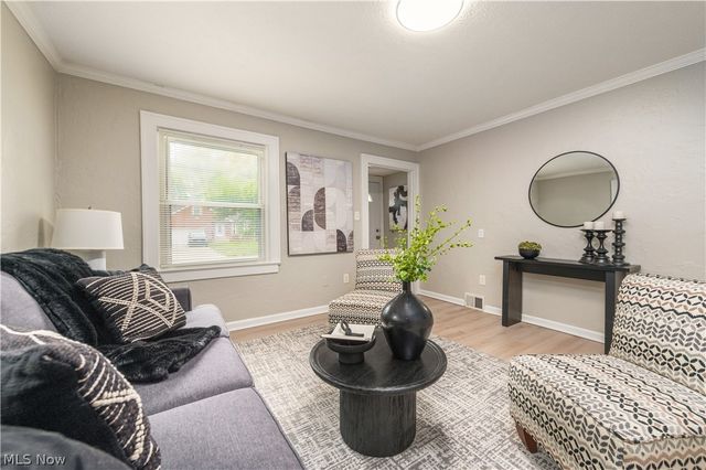 2019 Beverly Hills Drive, Richmond Heights, OH 44143