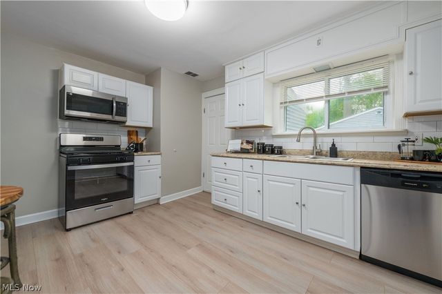 2019 Beverly Hills Drive, Richmond Heights, OH 44143