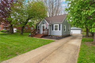 2019 Beverly Hills Drive, Richmond Heights, OH 44143