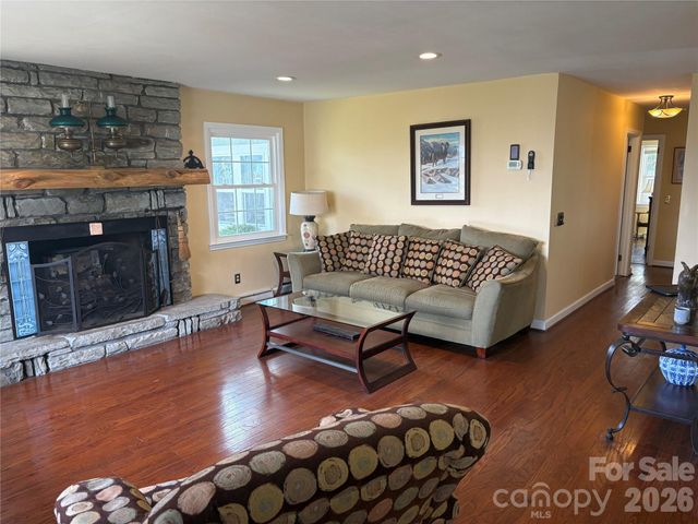 126 Ridgeview Road, Spruce Pine, NC 28777