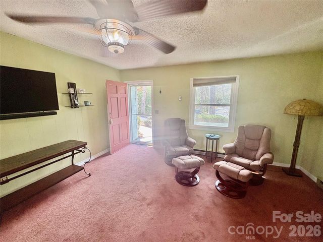 126 Ridgeview Road, Spruce Pine, NC 28777