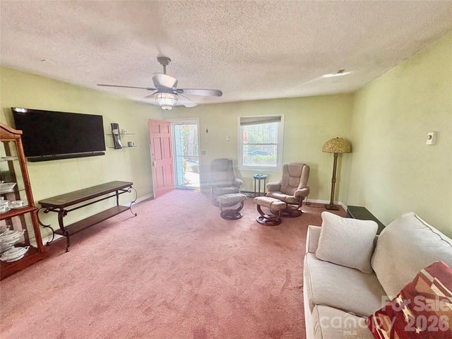 126 Ridgeview Road, Spruce Pine, NC 28777