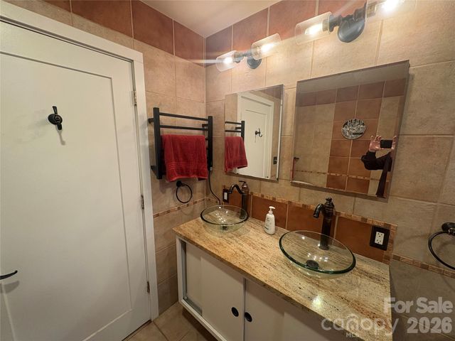 126 Ridgeview Road, Spruce Pine, NC 28777