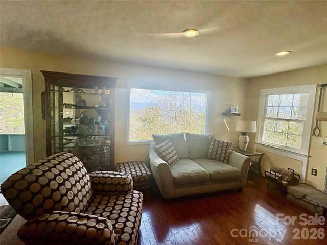 126 Ridgeview Road, Spruce Pine, NC 28777