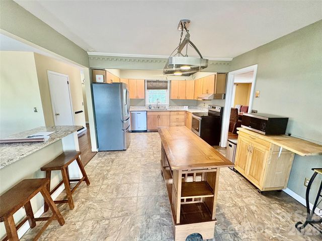 126 Ridgeview Road, Spruce Pine, NC 28777