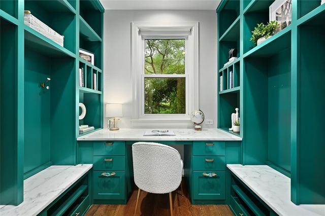 2704 Regents PARK, Austin, TX 78746