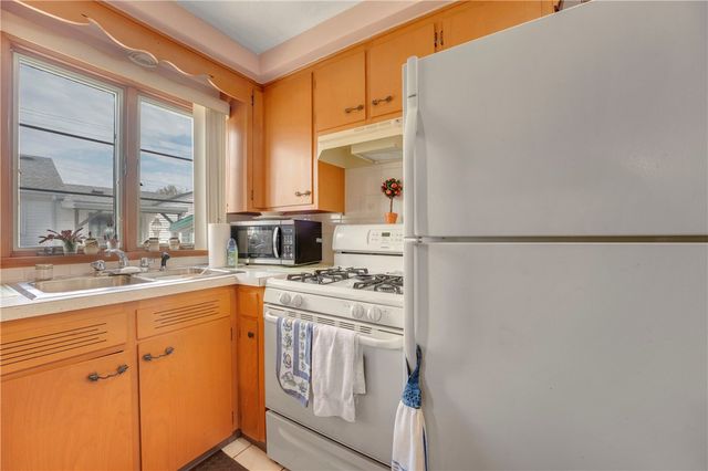 8 No Rose Street, East Providence, RI 02914
