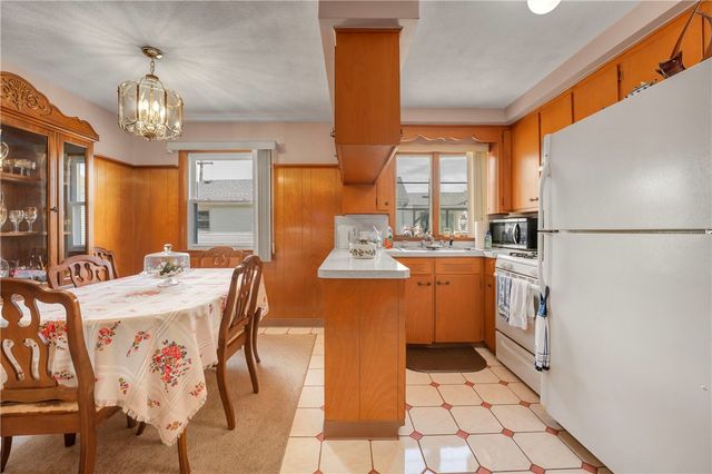 8 No Rose Street, East Providence, RI 02914