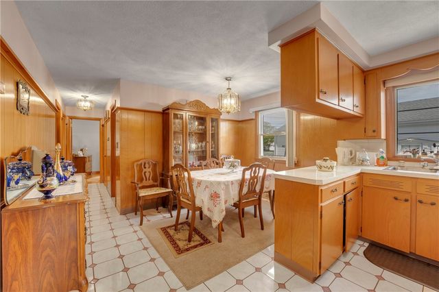 8 No Rose Street, East Providence, RI 02914