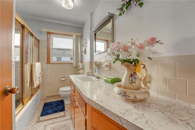 8 No Rose Street, East Providence, RI 02914
